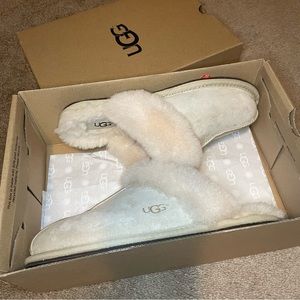 Ugg Scuffette suede sheepskin slippers cream color size 7 gently worn